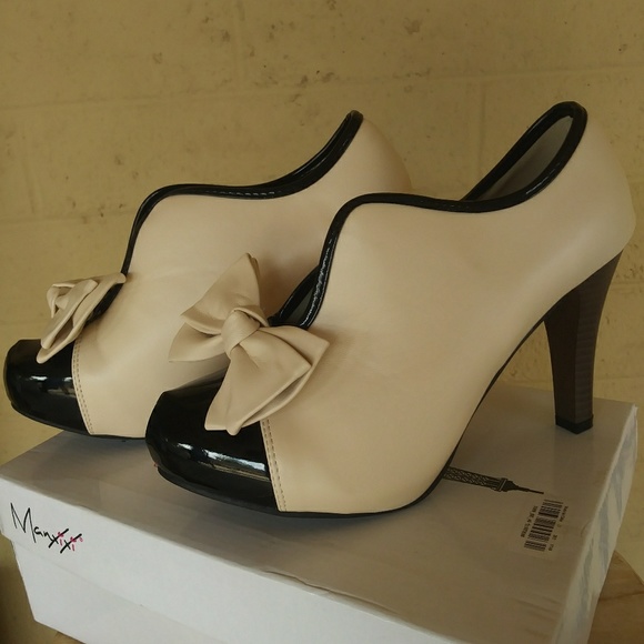 New Ten and black bootie heels - Picture 4 of 5